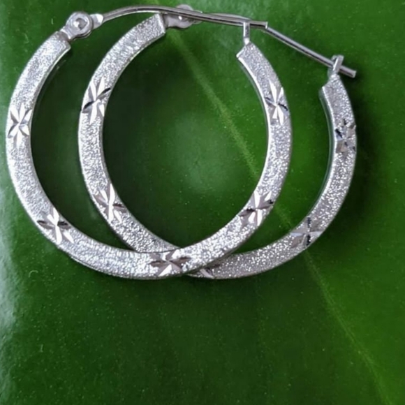 Hoops - Picture 3 of 4